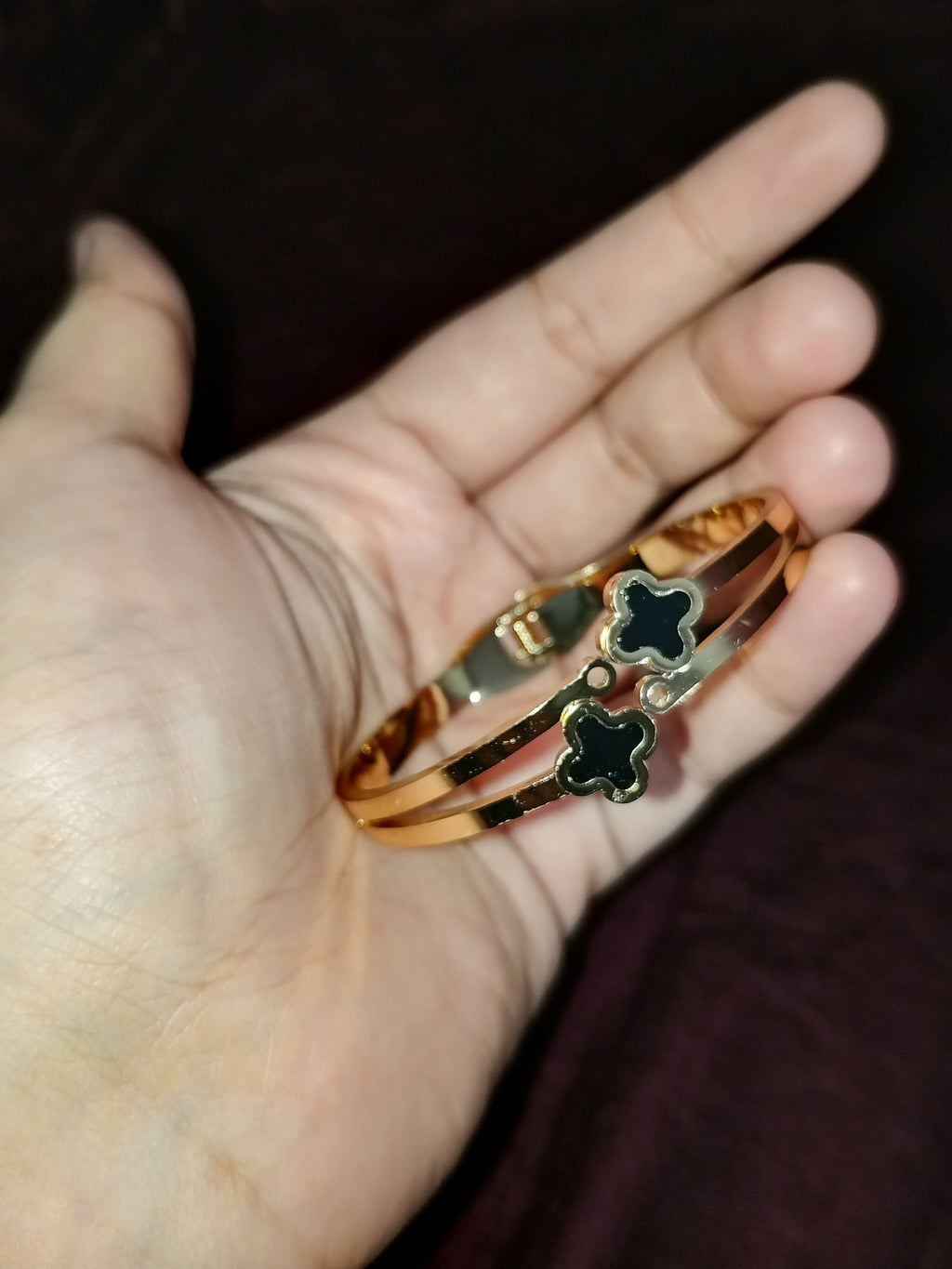 Four leaf black clover handcuff