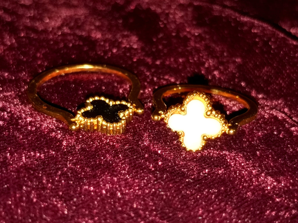 Double sided four leaf ring