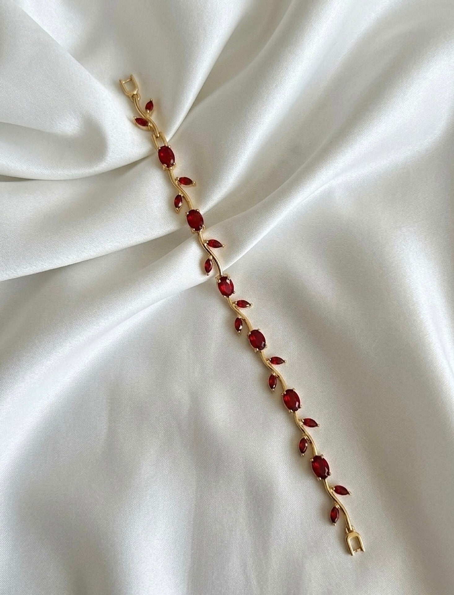 Viral tulip bracelet