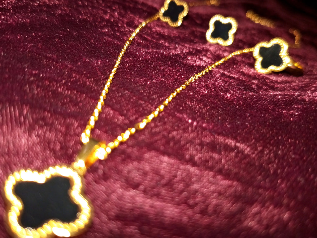 Premium four leaf clover set